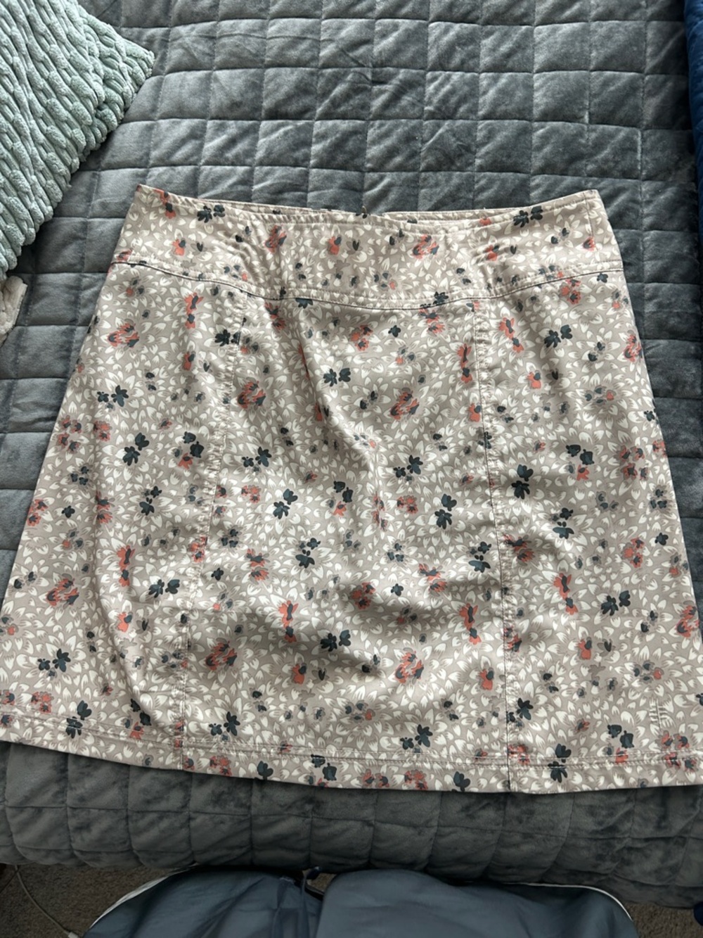 Royal Robbins Cream A-Line Skort with Coral and Charcoal Floral Print